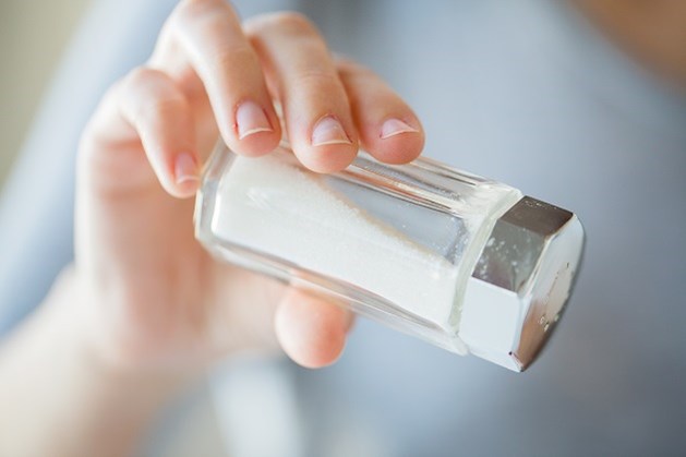 Tienduizenden hartinfarcten zijn te vermijden door minder zout te eten